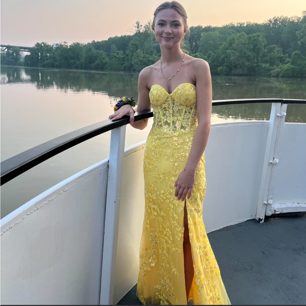 Yellow Strapless floral Prom Dress, worn once from Stacees. With original bag.